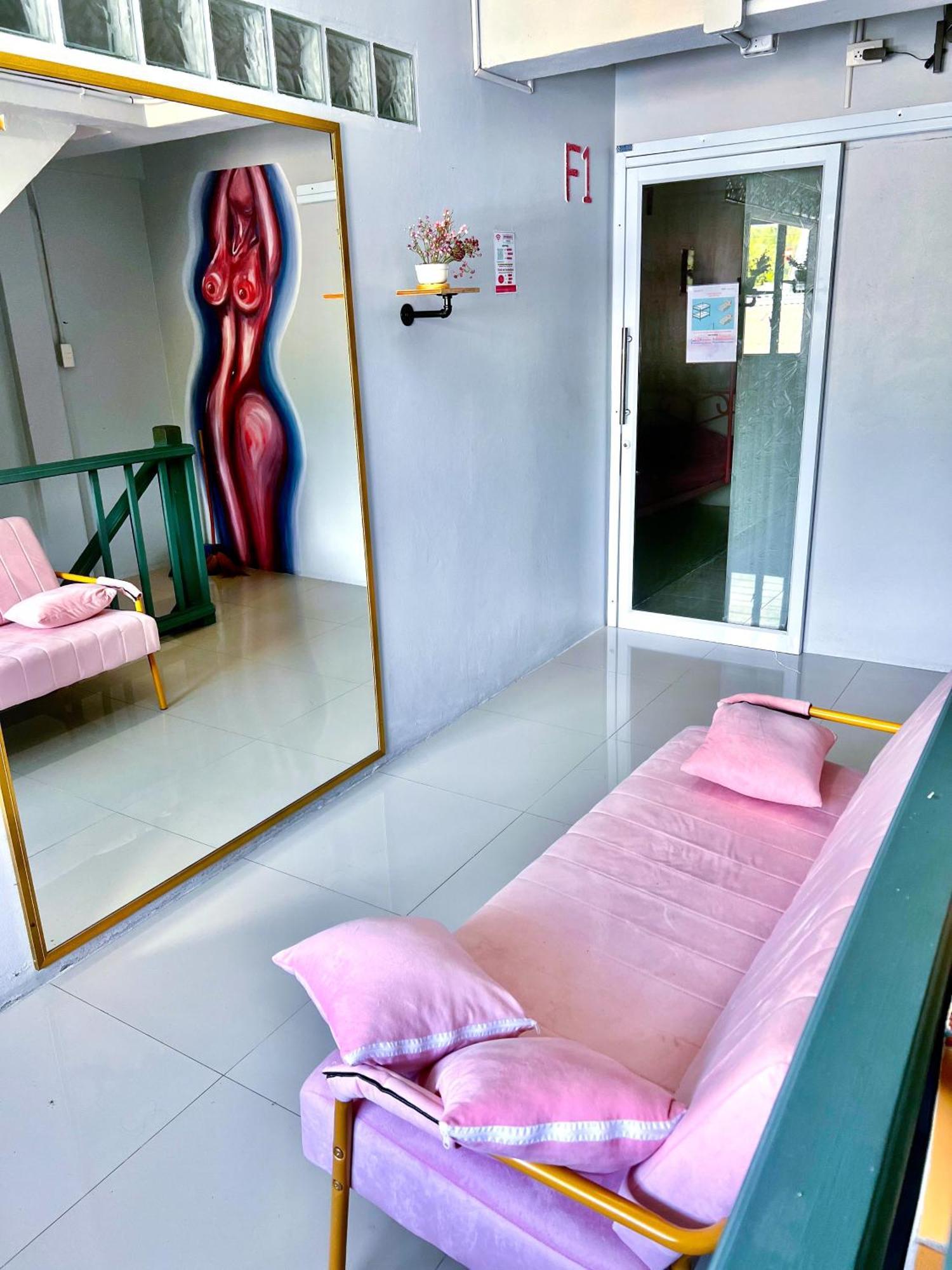 Arena Boutique Hotel Female Only Thongsala Exteriör bild